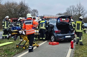Feuerwehr Radolfzell: FW-Radolfzell: Schwerer Verkehrsunfall