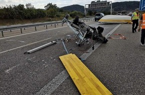 Polizeipräsidium Freiburg: POL-FR: Rheinfelden: Boot landet auf der Autobahn