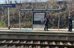 Bundespolizeiinspektion Kassel: BPOL-KS: Vandalismus - Scheibe am Bahnhof Zierenberg zerstört