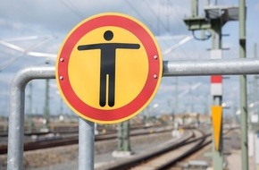 Bundespolizeidirektion Sankt Augustin: BPOL NRW: Unbekannter klettert auf Mast - Bundespolizei warnt vor Gefahren auf Bahnanlagen +++Foto+++