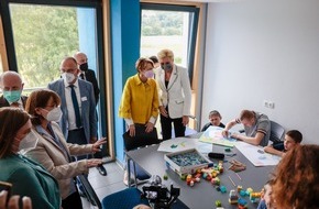 Christliches Jugenddorfwerk Deutschlands gemeinnütziger e. V. (CJD): Staatsbesuch bei den Schwächsten der Schwachen / Elke Büdenbender und Agata Kornhauser-Duda bei schwerstbehinderten ukrainischen Kindern im CJD BFW Koblenz