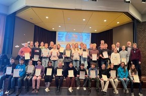 Polizeiinspektion Goslar: POL-GS: Ausbildung mit Spiel, Spaß und ganz viel Wissen / 29 neue Teen-Scouts an drei Schulen im Landkreis