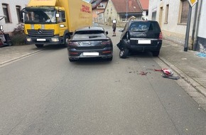 Polizeidirektion Kaiserslautern: POL-PDKL: Unfall mit Sachschaden, Zeugen gesucht