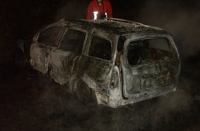 Polizeiinspektion Nienburg / Schaumburg: POL-NI: PKW voellig ausgebrannt - Bild im Download -