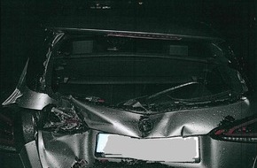 Polizei Hagen: POL-HA: Verkehrskommissariat ermittelt: Stark beschädigter Mercedes eines Autohauses aufgefunden