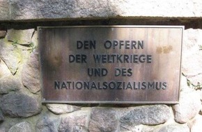 Polizeidirektion Ratzeburg: POL-RZ: Diebstahl von vier Bronzetafeln - Wer kann Hinweise geben?