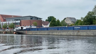 Wasserschutzpolizeiinspektion Oldenburg: WSPI-OLD: Binnenschiff kollidiert mit der Eisenbahnbrücke und reißt sich das Ruderhaus ab