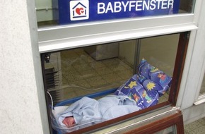 Schweizerische Hilfe für Mutter und Kind: Verzweifelte Mutter legt Neugeborenes in Babyfenster