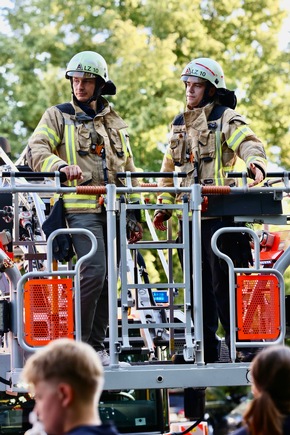 FW-GL: Feuerwehr Bergisch Gladbach stellt dritte Drehleiter in Dienst