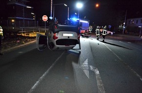 Polizeiinspektion Wilhelmshaven/Friesland: POL-WHV: Schwerer Unfall in Wilhelmshaven - PKW überschlägt sich