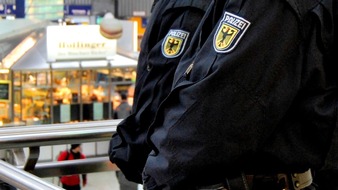 Bundespolizeidirektion München: Bundespolizeidirektion München: Dosenwurf gegen Angestellten / Mann durch Ladenschluss frustriert