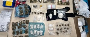 Polizei Düsseldorf: POL-D: Gaststättenkontrolle in Flingern - Illegales Spielcasino ausgehoben - Kokain, Spielgeräte und Bargeld beschlagnahmt - Festnahme - Ermittlungen dauern an
