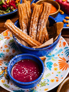 ProVeg-Ranking: Diese Markenrestaurants setzen 2025 neue pflanzliche Maßstäbe – Gastronomie sorgt mit Lamm, Kaviar und Trüffelmayo auf Pflanzenbasis für Genuss mit Luxusgefühl