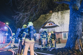 FW-SE: Schornsteinbrand eines Reetdachhauses