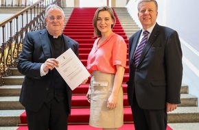 CSU-Fraktion im Bayerischen Landtag: Schutz f&uuml;r Maria Vesperbild: CSU-Fraktion nimmt Petition gegen geplante Windenergiefl&auml;chen entgegen