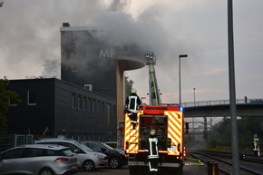 FW-MH: Feuer mit starker Rauchentwicklung im Stellwerk Mülheim-Styrum