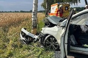 Polizeiinspektion Stade: POL-STD: Zwei Verletzte bei Unfall in der Gemarkung Wedel, Einbrecher in Freiburg erbeuten einen Fernseher