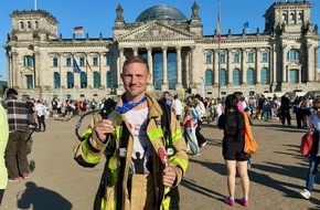 Freiwillige Feuerwehr Niederkr&uuml;chten: FW Niederkr&uuml;chten: 42,195 Kilometer f&uuml;r den guten Zweck: Feuerwehrmann aus Niederkr&uuml;chten l&auml;uft Berlin-Marathon mit Brandschutzkleidung und Atemschutzger&auml;t
