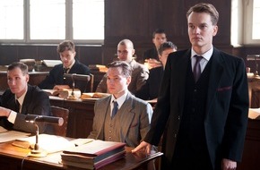 ZDF: "Mein Kampf mit Hitler": ZDF-Film zum 80. Jahrestag der "Machtergreifung" / Nach den Erinnerungen von Sebastian Haffner (BILD)