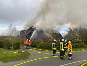 POL-STD: Doppelhaus in Neuland durch Feuer zerstört - 400.000 Euro Sachschaden