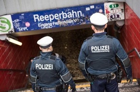 Bundespolizeiinspektion Hamburg: BPOL-HH: Reeperbahn: Nach Körperverletzungsdelikt Bundespolizisten attackiert- Stark alkoholisierten 19-Jährigen mit zwei Promille in Gewahrsam genommen-