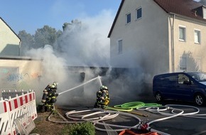 Feuerwehr Dortmund: FW-DO: Drei Garagen im Vollbrand