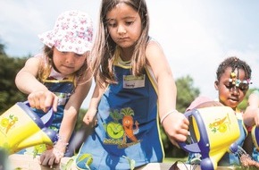 EDEKA ZENTRALE Stiftung & Co. KG: "Gemüsebeete für Kids": An die Gießkannen, fertig ... los! (FOTO)