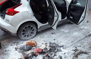 Feuerwehr Dinslaken: FW Dinslaken: PKW-Brand verl&auml;uft glimpflich