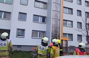 Feuerwehr Dresden: FW Dresden: Wohnungsbrand in Mehrfamiliengebäude