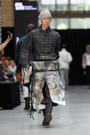 Jon Liesenfeld begeistert mit nachhaltigem Generationenkonzept: European Fashion Award und „Best Global Concept“-Auszeichnung für AMD-Absolventen