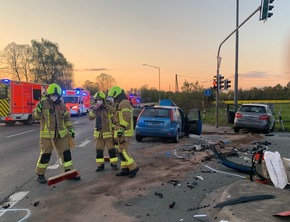 FW Ratingen: Verkehrsunfall mit 5 Verletzten