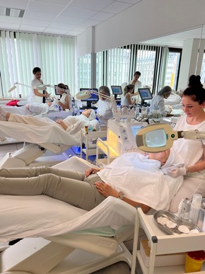 Kosmetikausbildung in Frankfurt: flexibel, praxisnah und mit modernen Medical-Beauty-Anwendungen