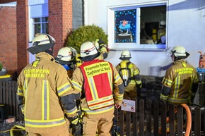 FW Menden: Brand in einem Friseursalon ohne Verletzte