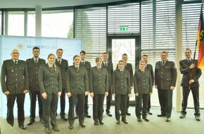 Bundespolizeidirektion Sankt Augustin: BPOL NRW: Die Bundespolizeiinspektion Kleve erfreut sich über zweistellige Verstärkung - am 10. März 2020 wurden 11 neue Mitarbeiterinnen und Mitarbeiter in der Euregio Rhein-Waal vereidigt.