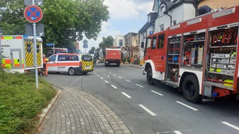 Freiwillige Feuerwehr Celle: FW Celle: T&ouml;dlicher Arbeitsunfall auf Baustelle - Bagger kippt bei Abrissarbeiten um