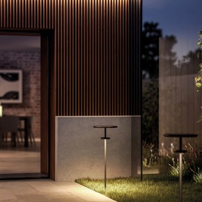 Gartenflair mit Solar: Lampenwelt.de präsentiert stromunabhängige Outdoorleuchten