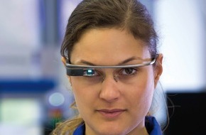 Bundesanstalt für Arbeitsschutz und Arbeitsmedizin: Sicher und gesund arbeiten mit Datenbrillen / baua: Praxis über den Einsatz von monokularen Head-Mounted Displays