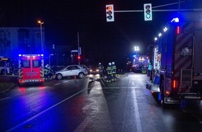 Feuerwehr Iserlohn: FW-MK: Verkehrsunfall auf dem "Hellweg"
