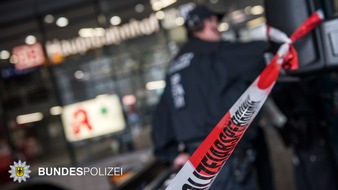 Bundespolizeidirektion München: Bundespolizeidirektion München: Seniorin sorgt für Sperrung am Hauptbahnhof Bundespolizeieinsatz wegen abgestellten Koffer