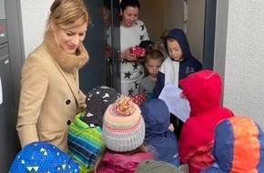 Strenger: Strenger verteilt Weihnachtsgeschenke an ukrainische Geflüchtetenkinder