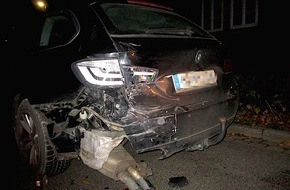 Polizeiinspektion Hameln-Pyrmont/Holzminden: POL-HM: Seat prallt auf geparkten BMW - Mitfahrer wird verletzt in Klinik gebracht