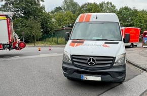Polizei Mettmann: POL-ME: Fahrradfahrerin beim Linksabbiegen schwer verletzt - Monheim - 2206137