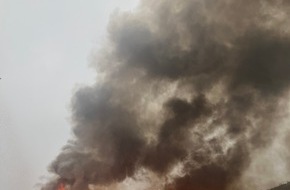 Feuerwehr Hannover: FW Hannover: Feuer auf der Mülldeponie in Hannover-Lahe