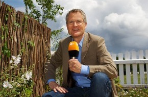 ZDF: Und das sind die Aussichten für morgen: Gunther Tiersch seit 30 Jahren an der ZDF-Wetterkarte aktiv / Ab 25. Juli auf Wetter-Tour an der Ostsee (FOTO)
