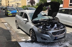Kreispolizeibehörde Herford: POL-HF: Brand - Fahrzeuginsassen können rechtzeitig brennenden PKW verlassen