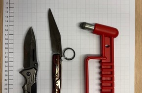 Bundespolizeidirektion Sankt Augustin: BPOL NRW: Bundespolizei stellt mehrere verbotene Gegenst&auml;nde sicher