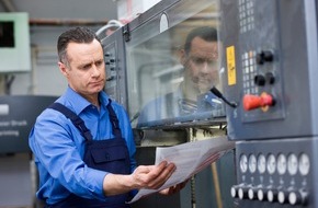 AXA Konzern AG: Integrierter Versicherungsschutz für Industriebetriebe (FOTO)
