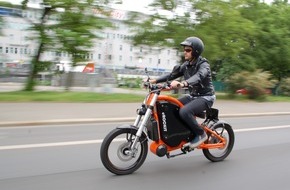 eROCKIT Group: Umweltfreundlich, lautlos, rasant: Elektromotorrad mit Pedalen erstaunt Deutschland