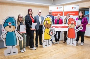 DRK Landesverband Niedersachsen e.V.: DRK-Medieninfo: Geschichtspreis geht an "Rotkreuz-Buch für Kinder"
