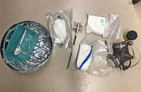 Polizei Mettmann: POL-ME: Kokain und Amphetamin sichergestellt - Drogendealer festgenommen - Haan / Neuss - 2111149